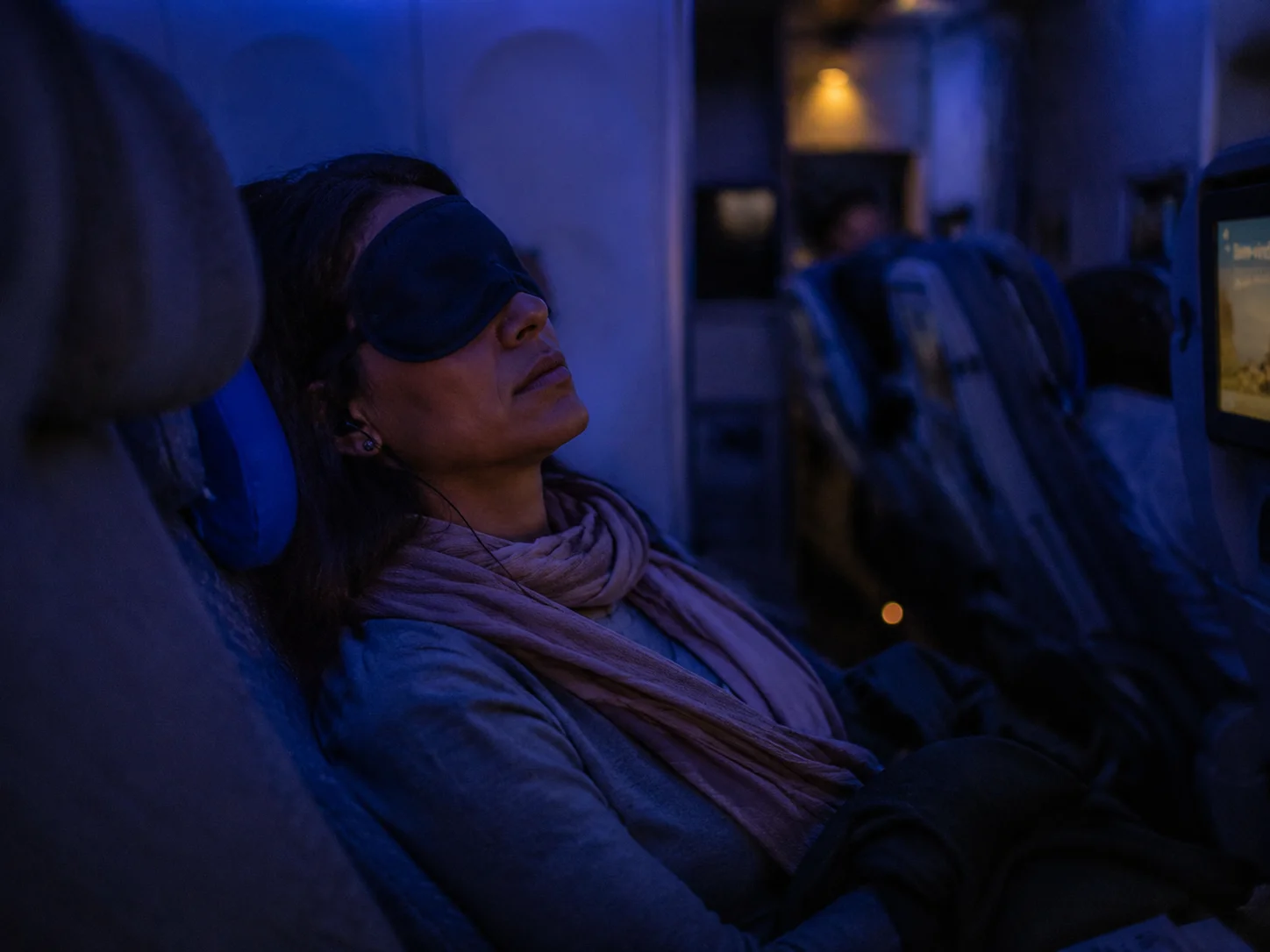 Como dormir bem em voos longos e chegar descansado